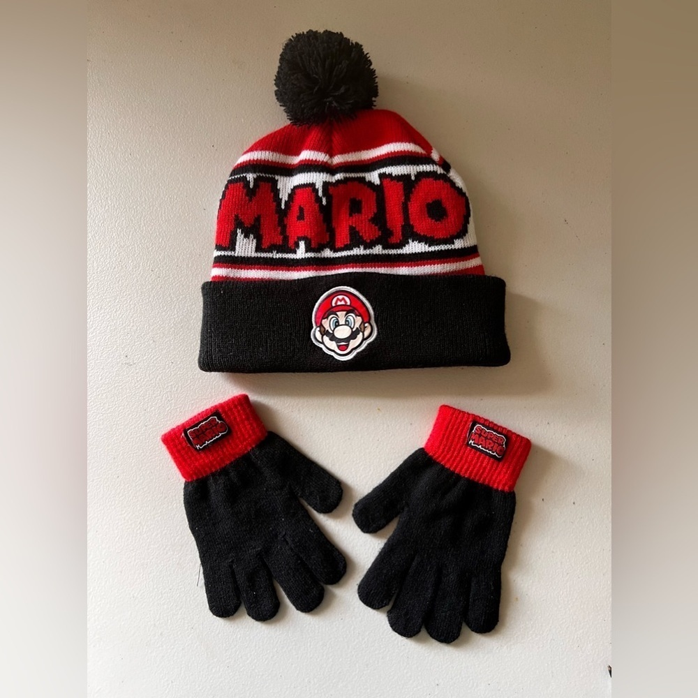 Super Mario Bros.Nintendo Boys Beanie And Gloves.